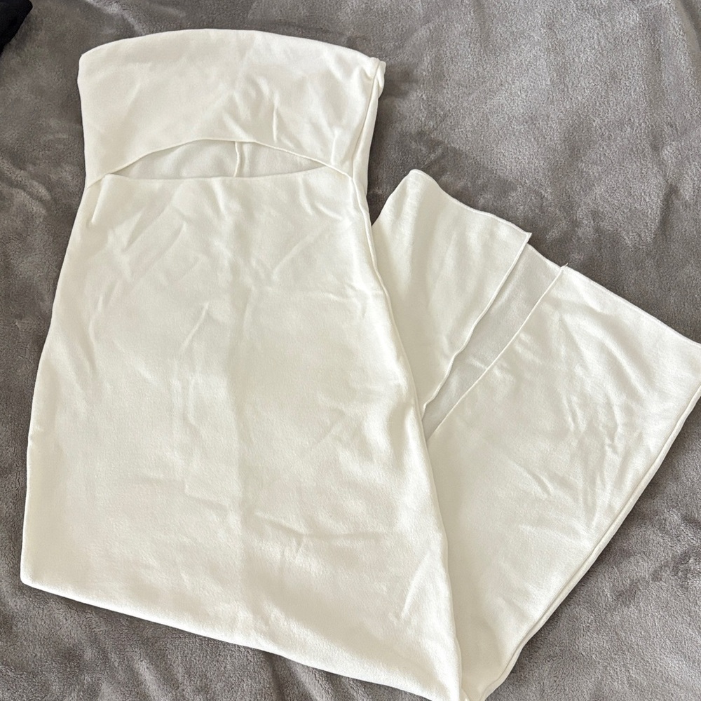 Elegant White Strapless Dress